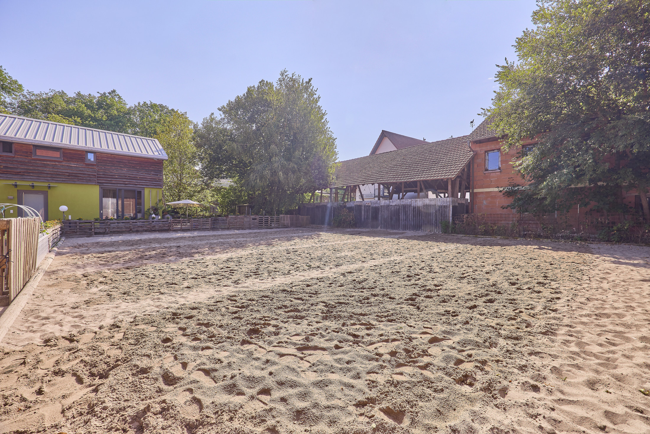 Pferdehof kaufen in Enkenbach-Alsenborn – mit neuwertigem Wohnhaus in idyllischer Lage & Platz zur privaten Pferdehaltung!