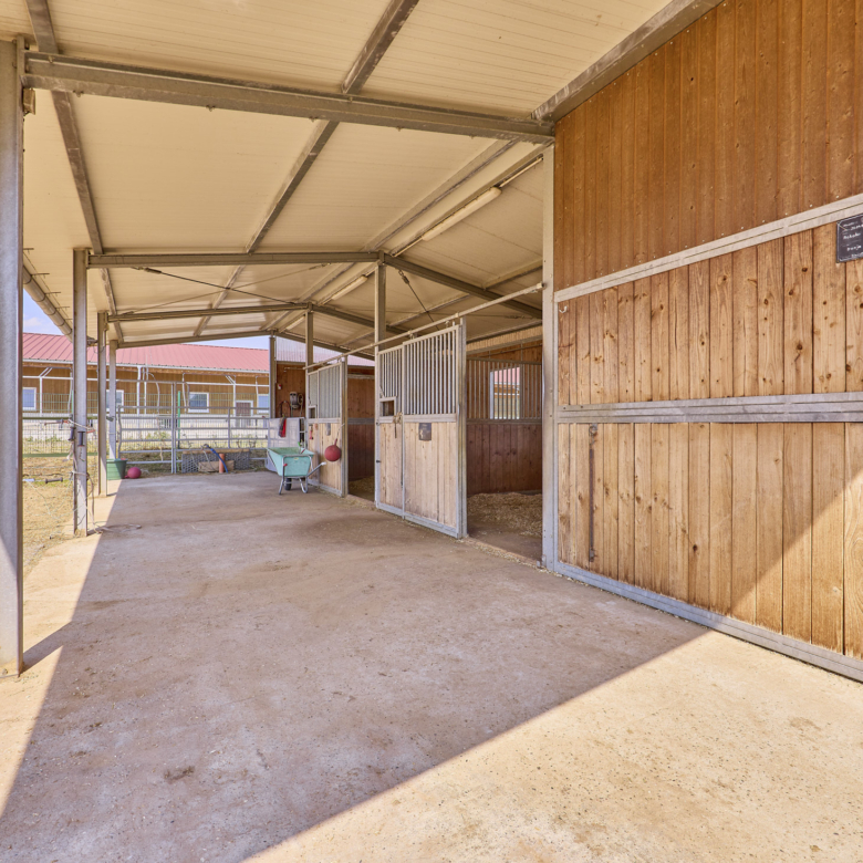 Anwesen in Wiesbaden in Alleinlage – Landwirtschaftlicher Betrieb mit großzügigem Doppelhaus!
