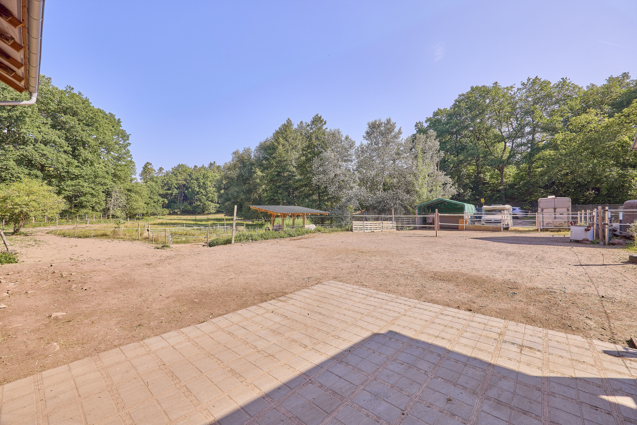 Pferdehof kaufen in Enkenbach-Alsenborn – mit neuwertigem Wohnhaus in idyllischer Lage & Platz zur privaten Pferdehaltung!