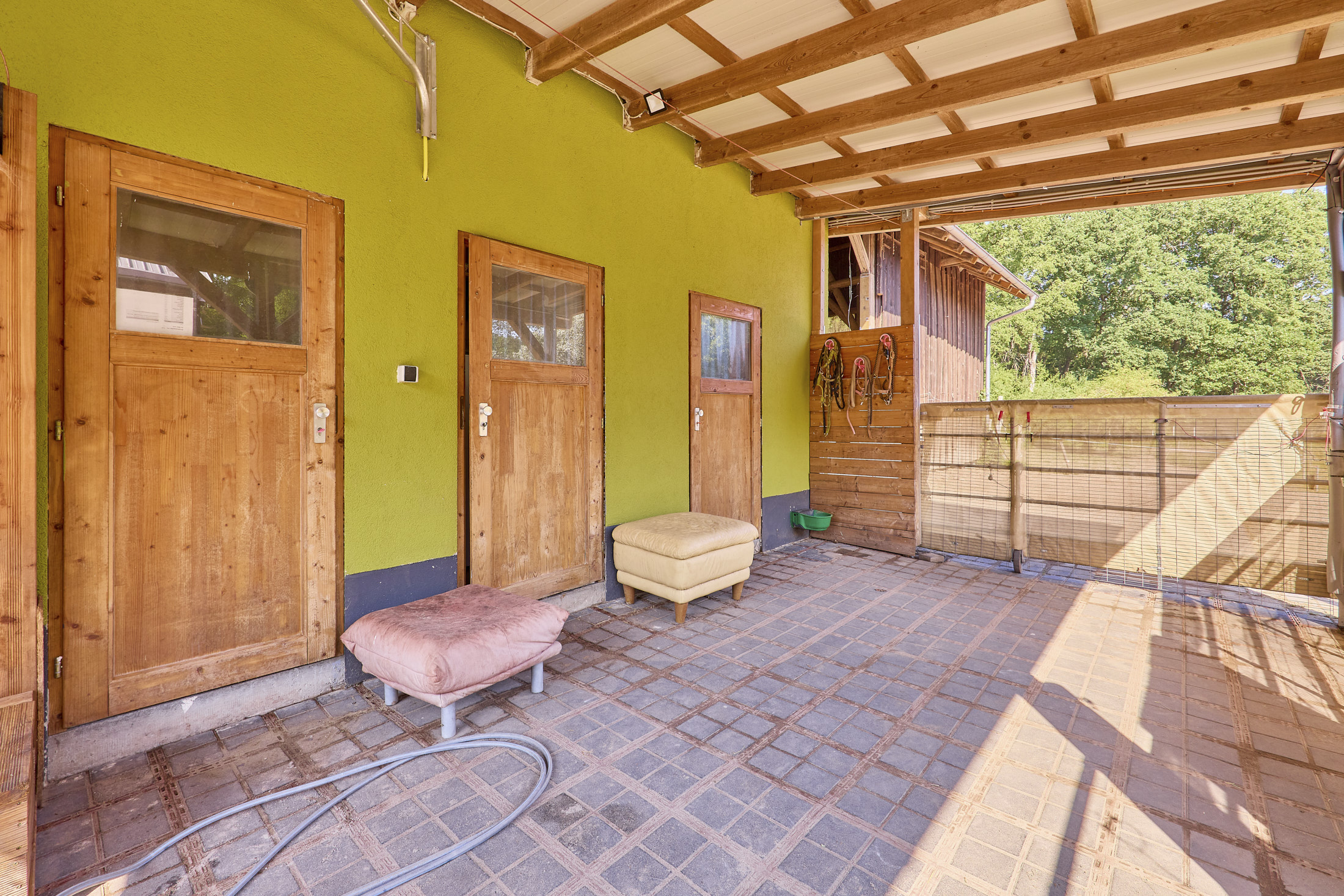 Pferdehof kaufen in Enkenbach-Alsenborn – mit neuwertigem Wohnhaus in idyllischer Lage & Platz zur privaten Pferdehaltung!