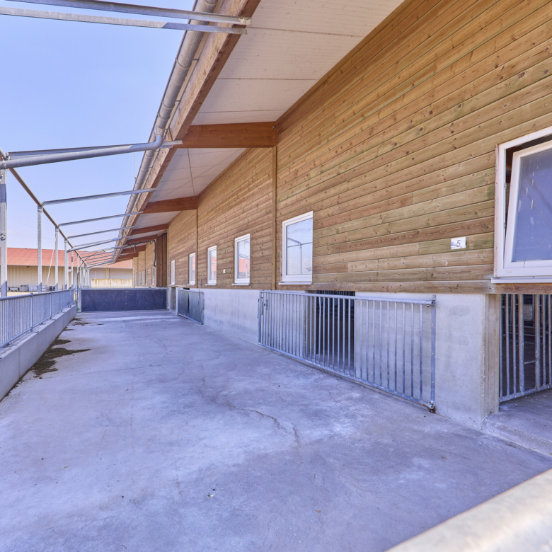 Anwesen in Wiesbaden in Alleinlage – Landwirtschaftlicher Betrieb mit großzügigem Doppelhaus!