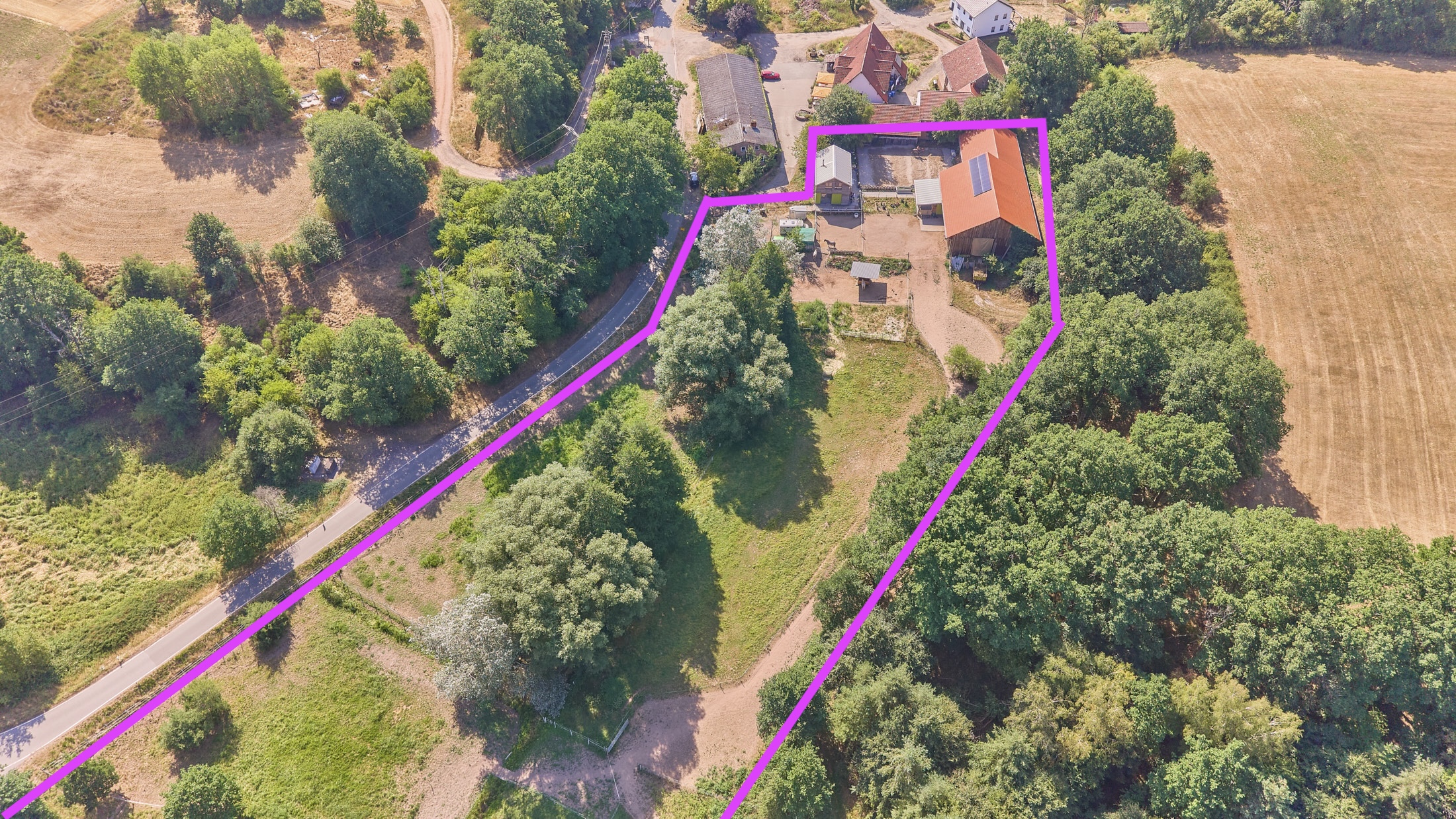Pferdehof kaufen in Enkenbach-Alsenborn – mit neuwertigem Wohnhaus in idyllischer Lage & Platz zur privaten Pferdehaltung!
