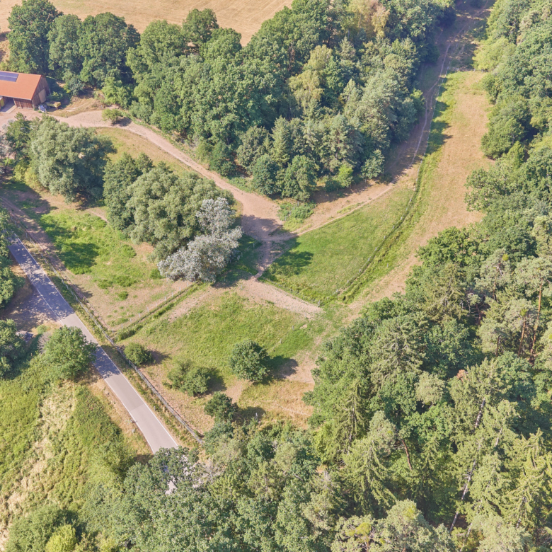 Pferdehof kaufen in Enkenbach-Alsenborn – mit neuwertigem Wohnhaus in idyllischer Lage & Platz zur privaten Pferdehaltung!